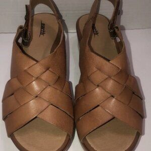 Earth Sandals Women’s 9.5 Sunflower Sand Brown New W/O Tags